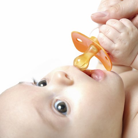comment-choisir-la-sucette-de-bebe